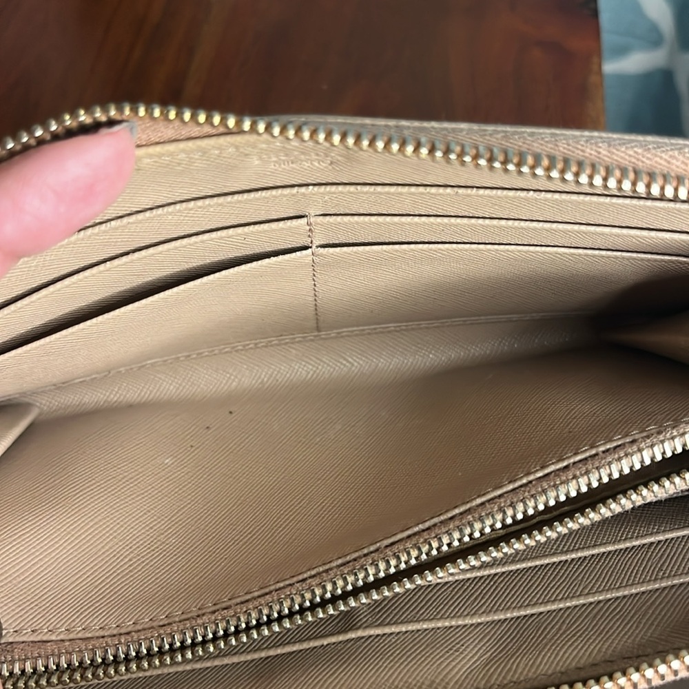 Project/rehab/fixer Prada beige Saffiano leather wallet with zipper. - Picture 15 of 16